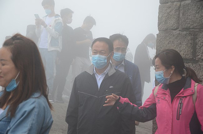 葉露中赴金寨縣檢查景區(qū)疫情防控及旅游安全工作時強調(diào):常態(tài)化精準化做好疫情防控工作 積極穩(wěn)妥推進旅游市場復(fù)產(chǎn)復(fù)蘇