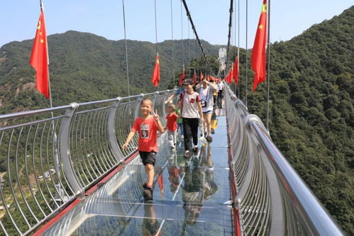 人從眾 假期首日,三門旅游接待游客近8萬(wàn)人次,這些景區(qū)受熱捧