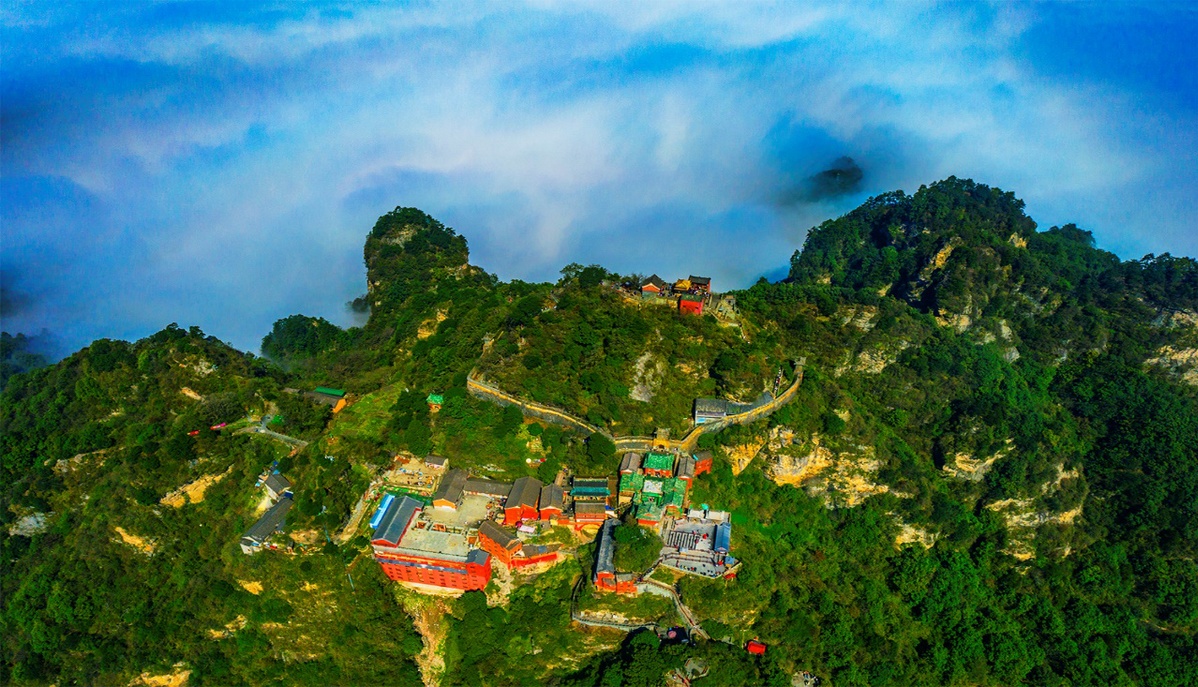 武當(dāng)山風(fēng)景區(qū)4月20日起實(shí)行"一票制"游覽 - 中國(guó)日?qǐng)?bào)網(wǎng)